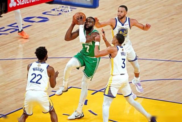 英超最新夺冠赔率分析：阿森纳领先，曼城紧随其后